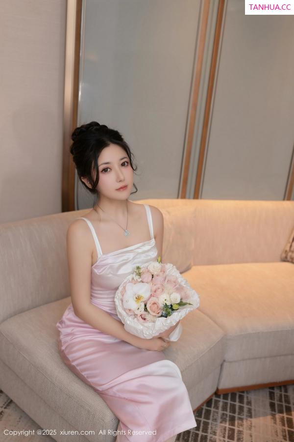 鱼子酱fish  [XiuRen]高清写真图 2025.02.19 No.9907 鱼子酱Fish 丝袜美腿第4张图片